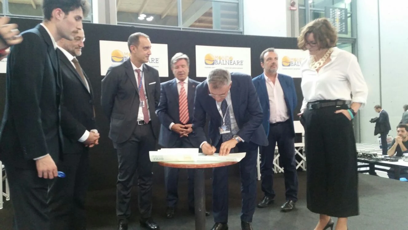 firma-acuerdo-sector-playas-mondo-balneare
