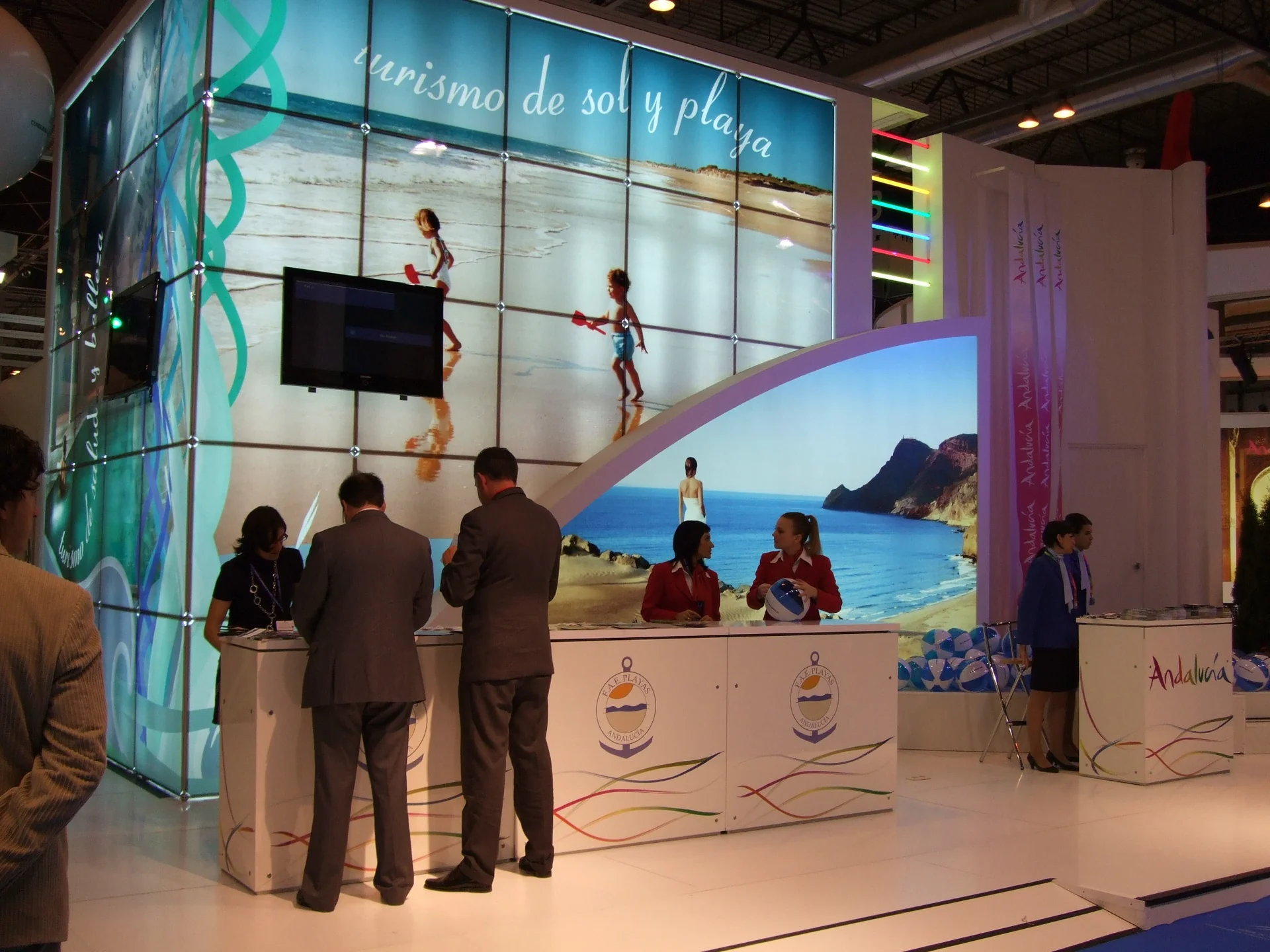 turismo-sol-playa-stand-feria-andalucia